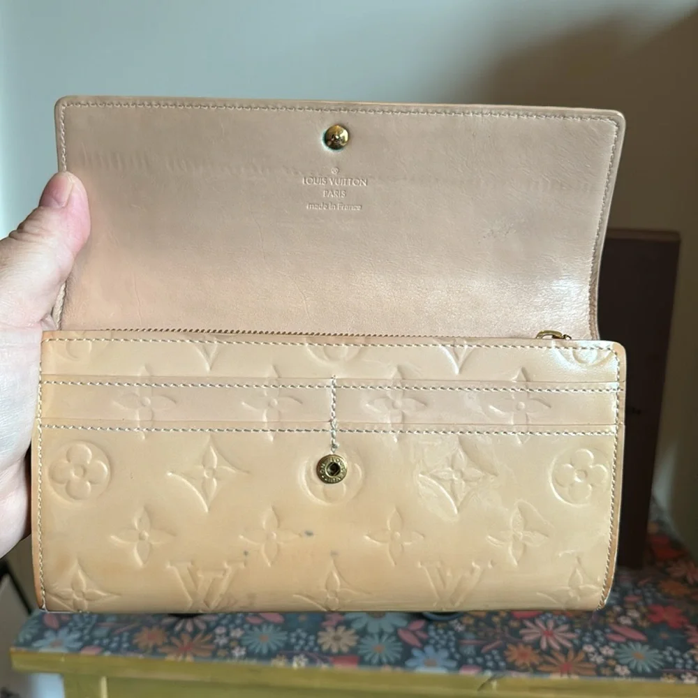 Louis Vuitton vernis long snappy Sarah wallet patent leather